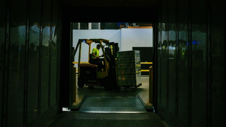 Como ter galpões logísticos dentro das capitais? Lockers são a solução!